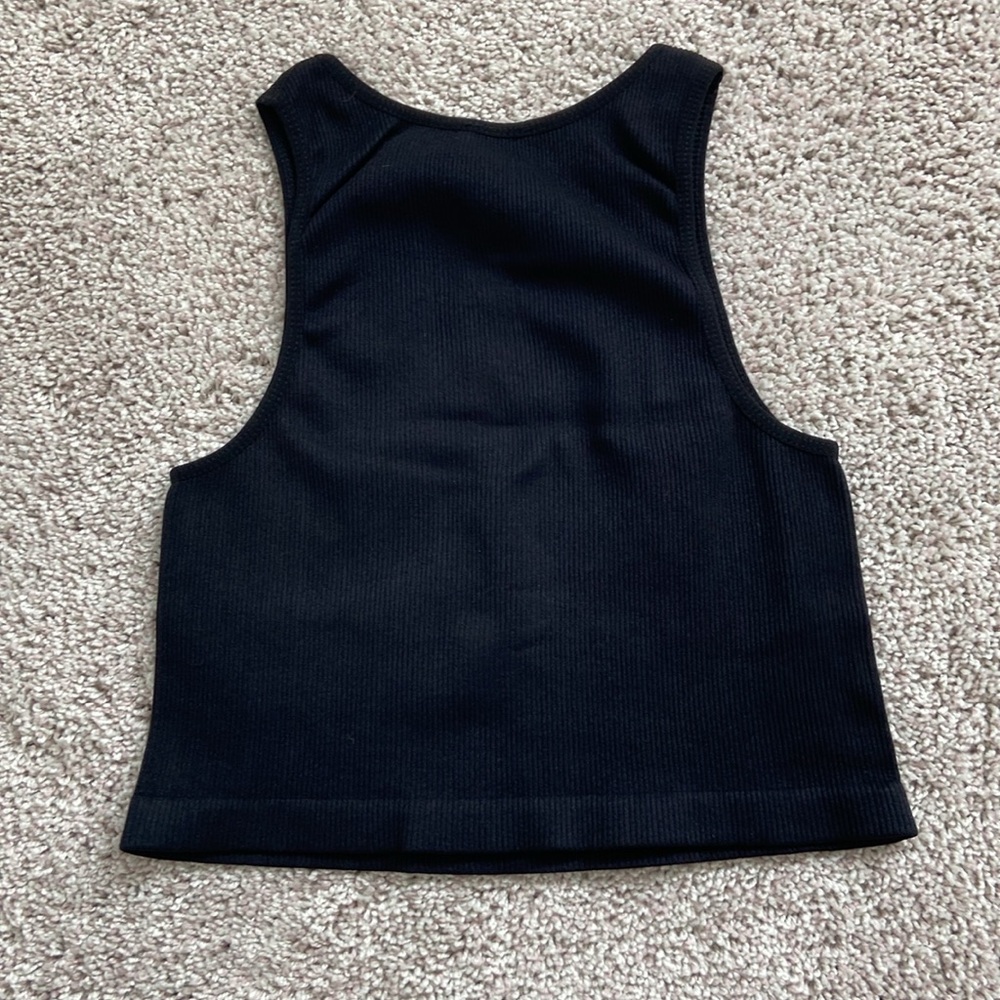 Dynamic Black Ribbed Tank Top - Picture 4 of 8
